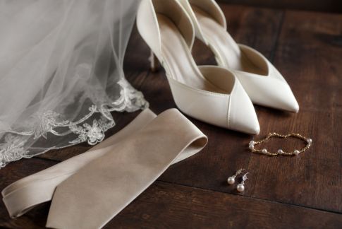 Louer ou acheter ses accessoires de mariage : quelles sont les meilleures options ?