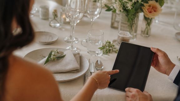 La digitalisation du menu de mariage : quels outils pour une expérience interactive ?