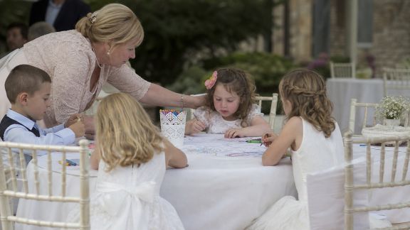 Assurer la gestion des enfants pendant le mariage : options et plannings