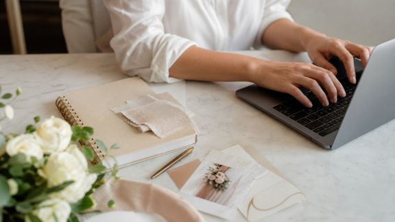 Concilier organisation du mariage et vie professionnelle : méthodes et retours d'expérience