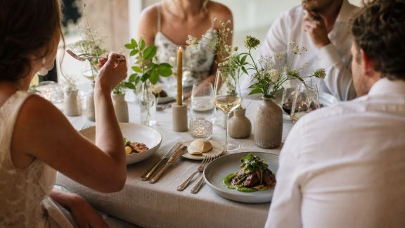 Menus thématiques : personnaliser votre repas de mariage selon votre histoire